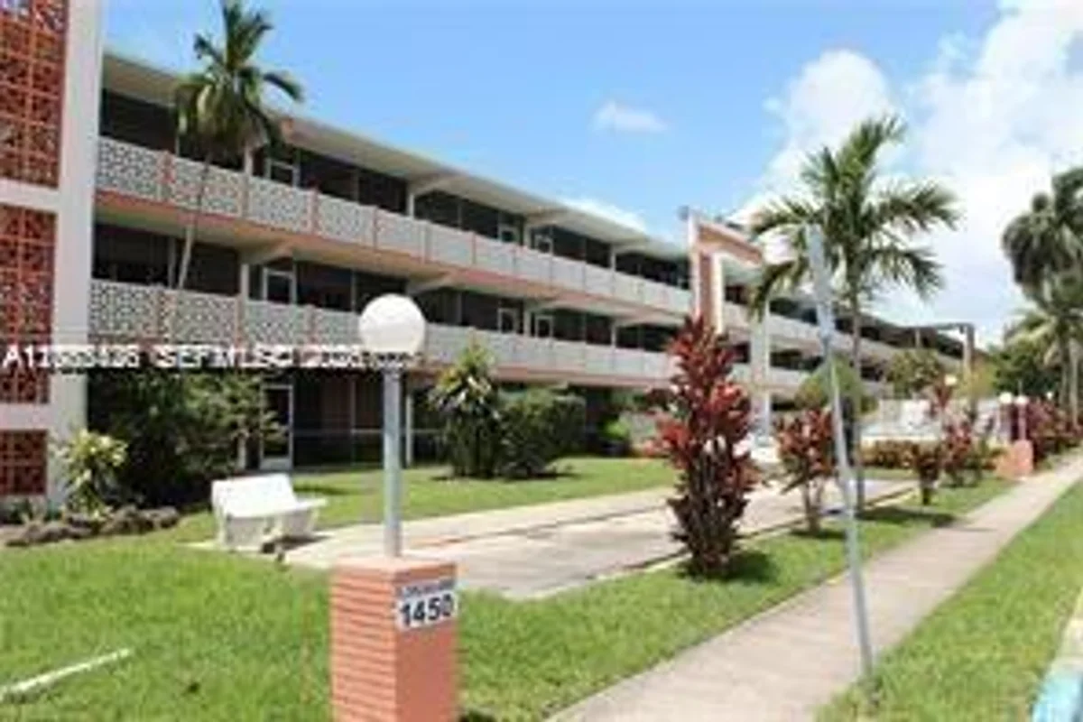 1450 NE 170th St #114, North Miami Beach: photo 1 of 14
