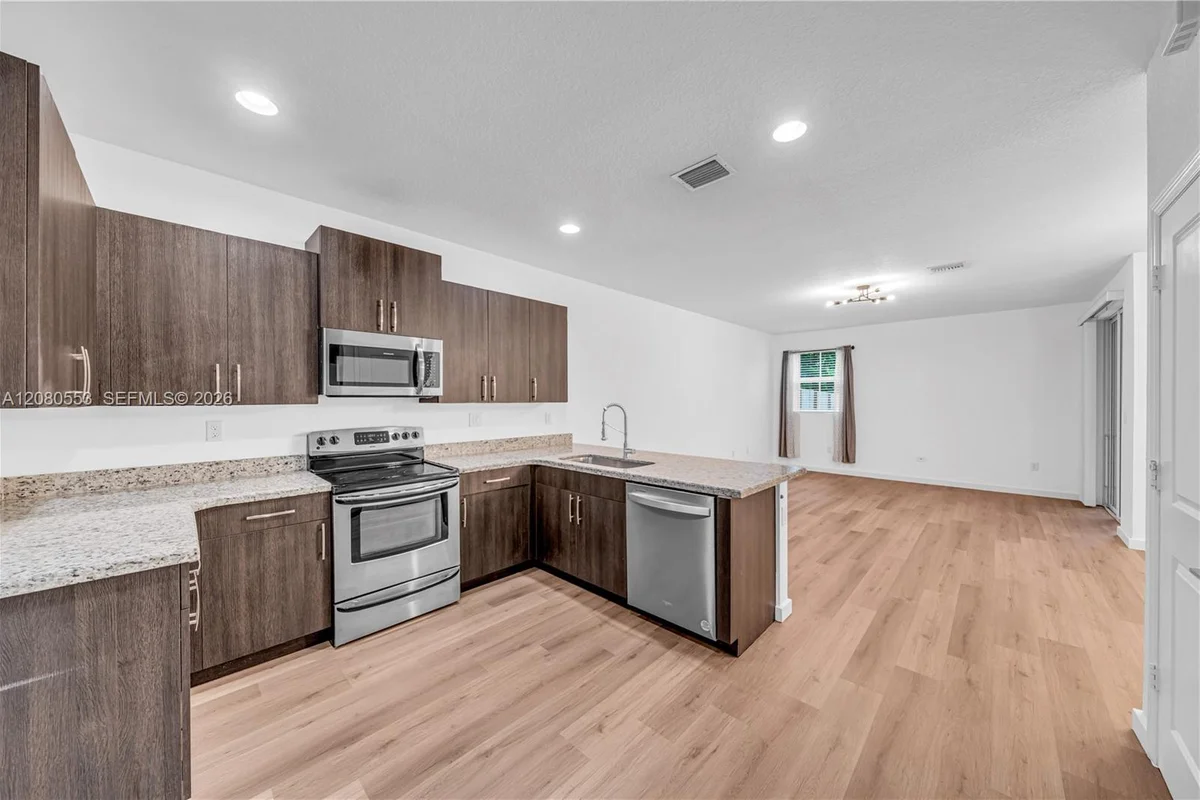 1426 SE 24th Ter, Homestead: photo 1 of 41