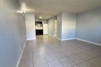 5432 NW 18th Pl, Lauderhill: photo 1 of 9
