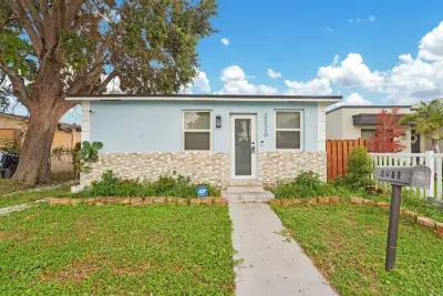 2220 Hope St, Hollywood: photo 1 of 23