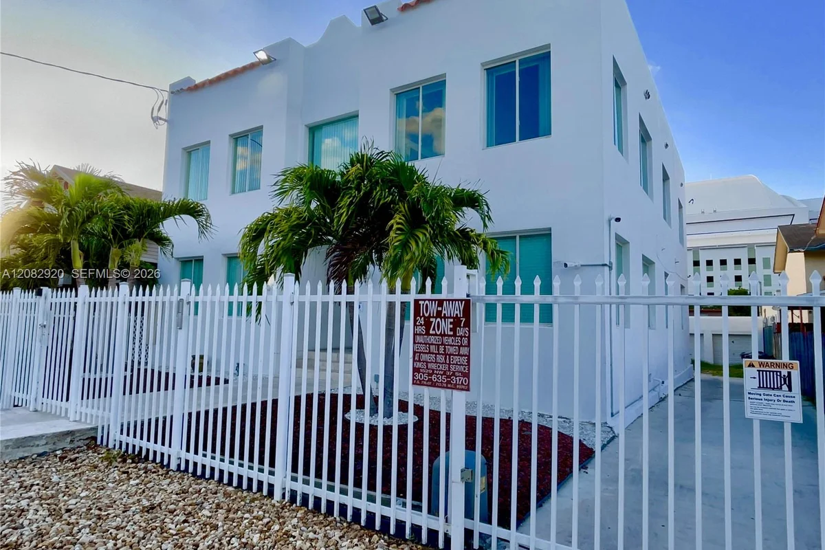 1459 NW 2nd St, Miami: photo 1 of 92
