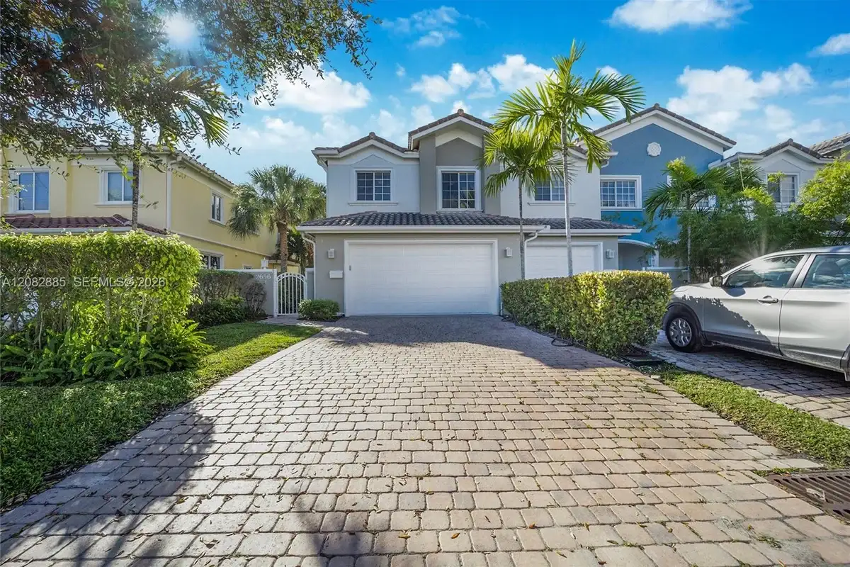 2656 NE 30th Pl, Fort Lauderdale: photo 1 of 16