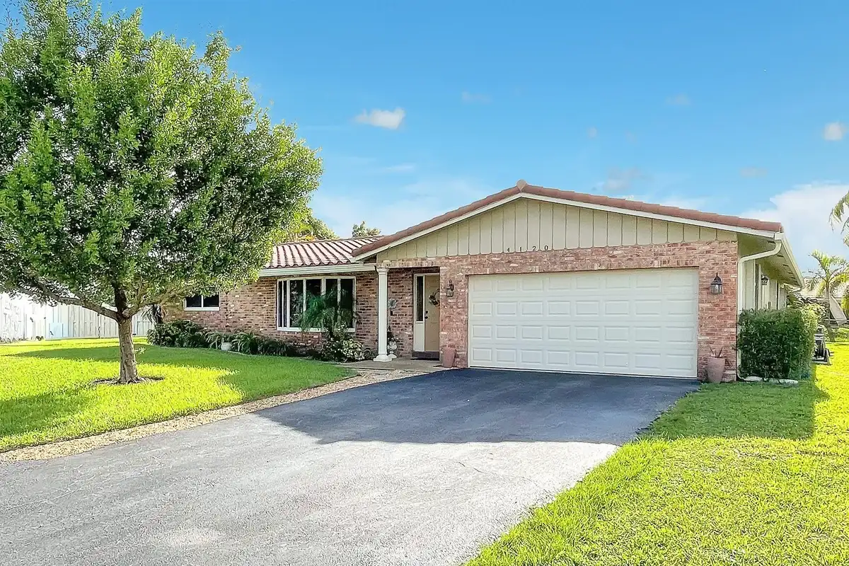 4120 NW 106th Ave, Coral Springs: photo 1 of 20