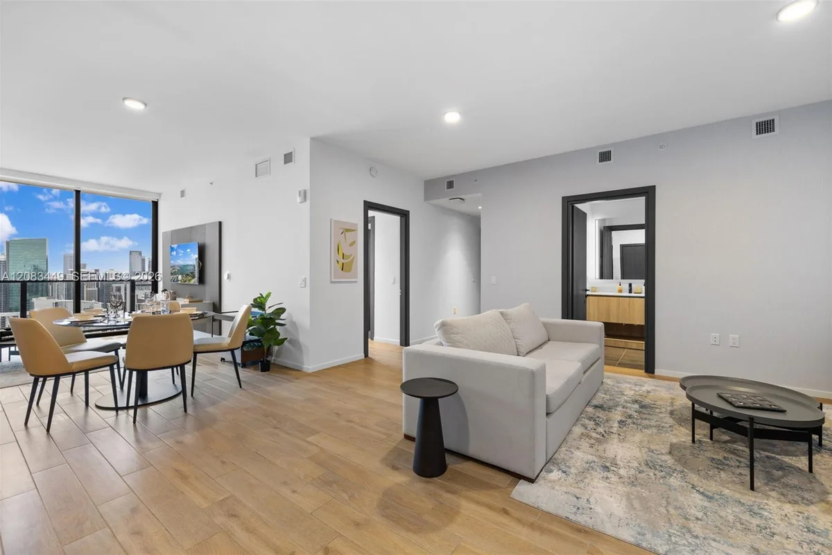 398 NE 5th St #4117, Miami: photo 1 of 35