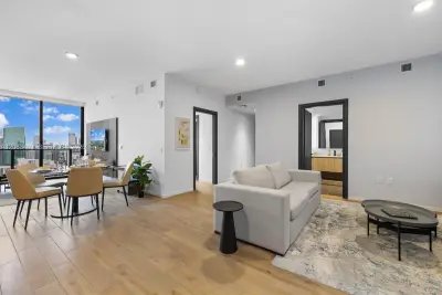 398 NE 5th St #4117, Miami: photo 1 of 35