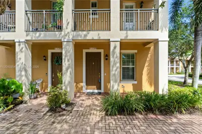1129 SW 147th Ter, Pembroke Pines: photo 1 of 25