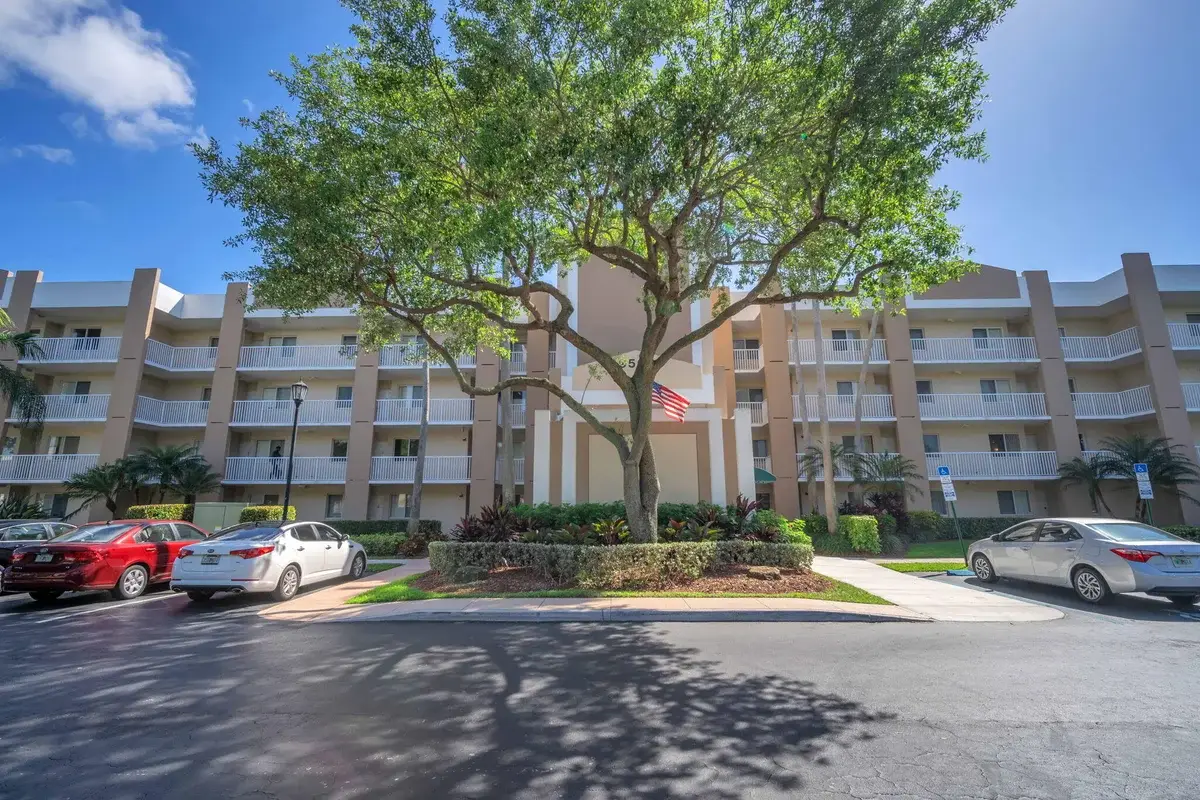 9560 Weldon Cir #J210, Tamarac: photo 1 of 38