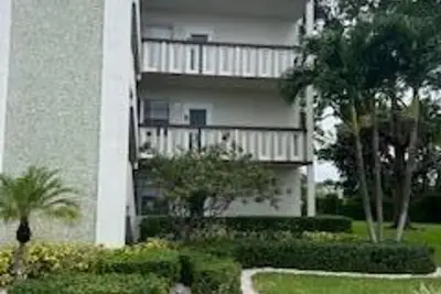 240 Southampton B, West Palm Beach: photo 1 of 34
