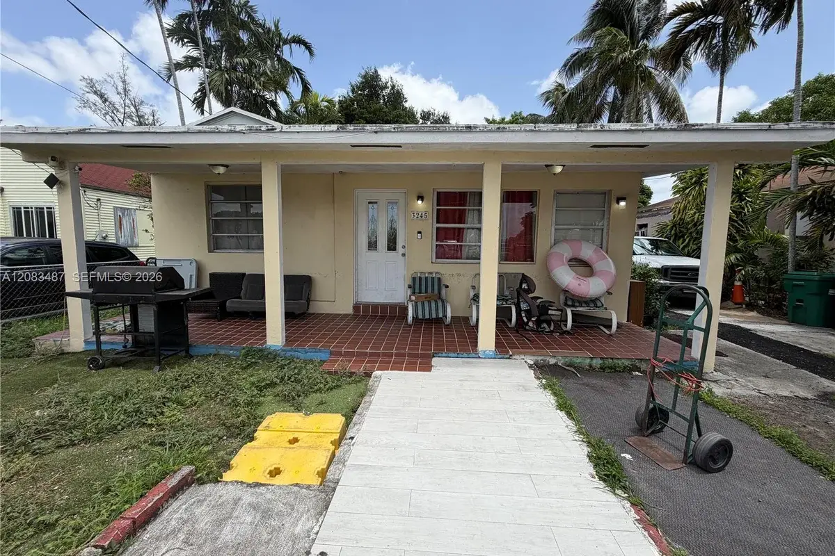 3245 NW 34th St, Miami: photo 1 of 33