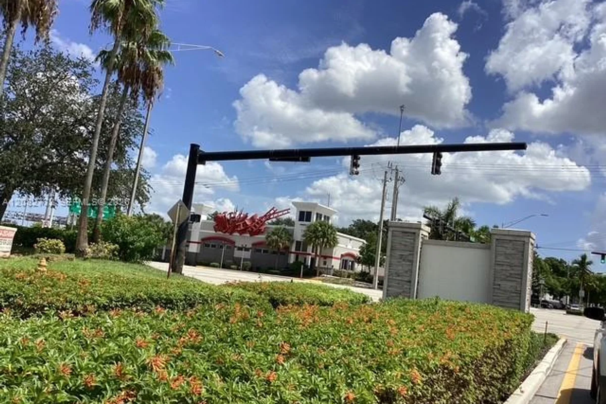 4915 NW 47th Ter, Tamarac: photo 1 of 19