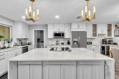 905 SE 13th Ct, Deerfield Beach: photo 1 of 41