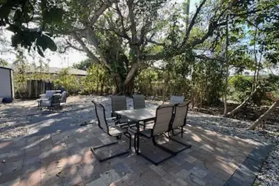 1211 NE 15th Ave #2, Fort Lauderdale: photo 1 of 19