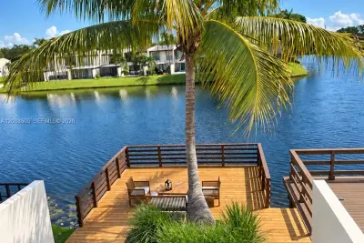 10453 SW 78th St, Miami: photo 1 of 6