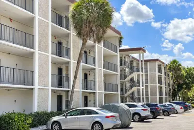 2650 NW 49th Ave #118, Lauderdale Lakes: photo 1 of 10