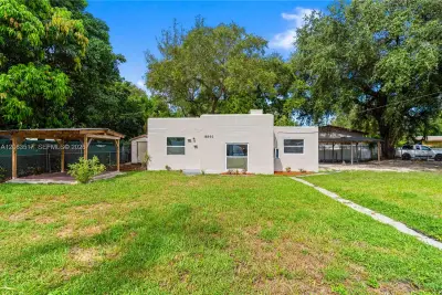 16860 NE 3rd Ct, North Miami Beach: photo 1 of 43