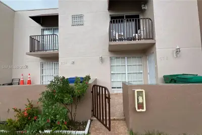 1990 SW 121st Ct #236, Miami: photo 1 of 18