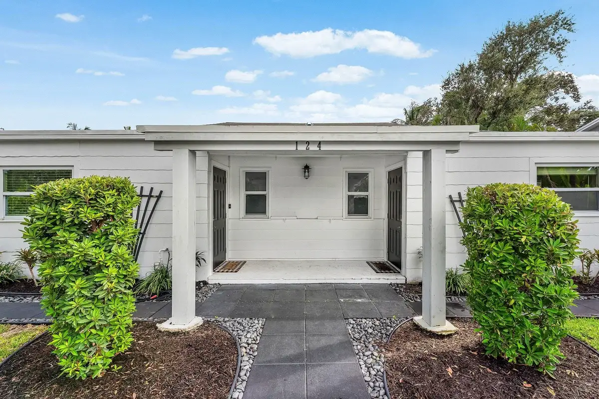 124 Mayfield Rd #W, Lantana: photo 1 of 40