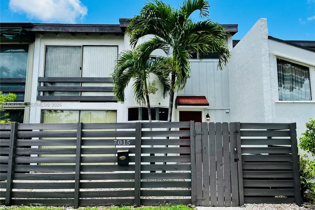 7015 SW 111th Pl, Miami: photo 1 of 10