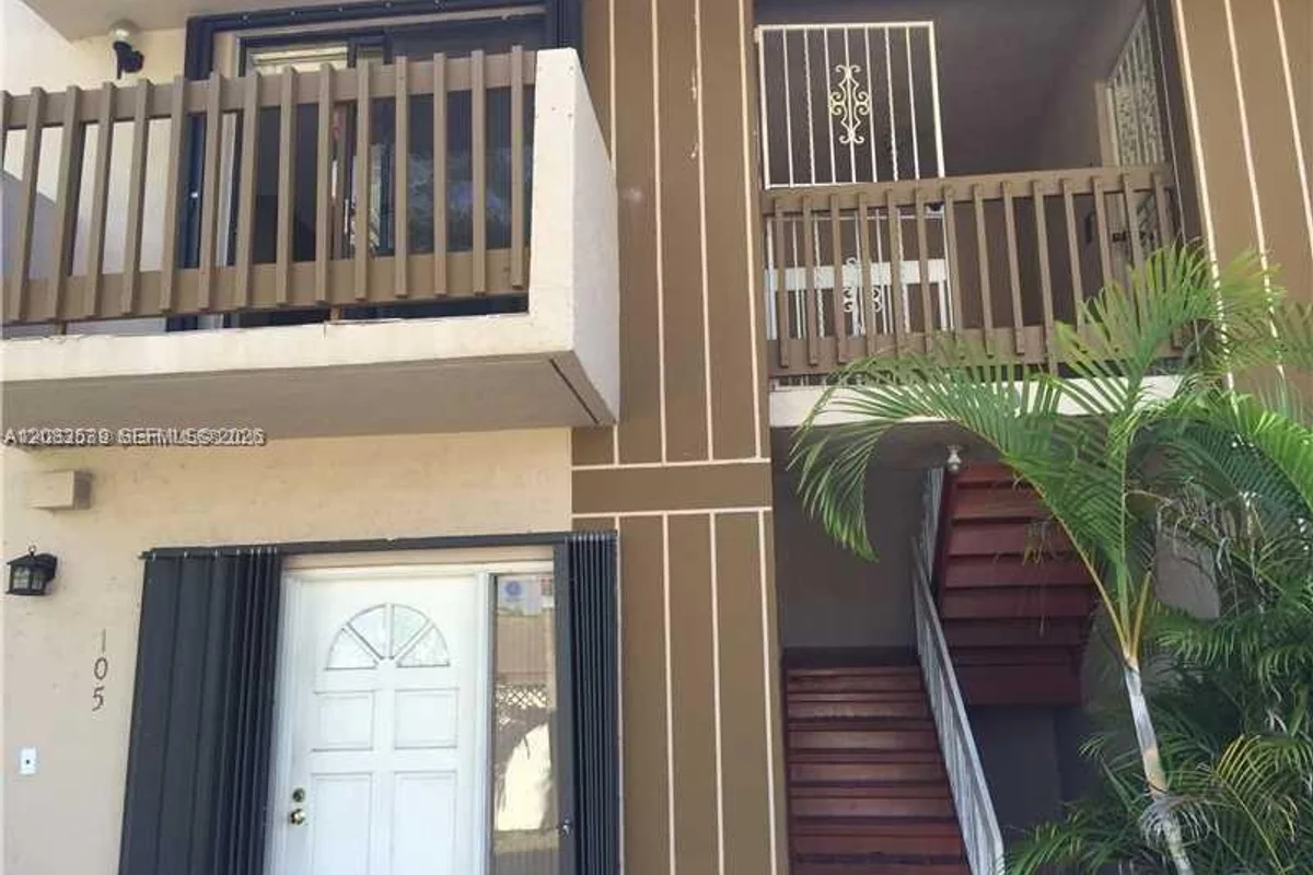 13679 SW 62nd St #205-5, Miami: photo 1 of 9