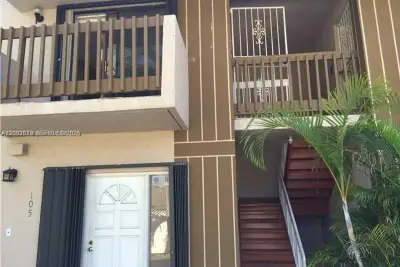 13679 SW 62nd St #205-5, Miami: photo 1 of 9