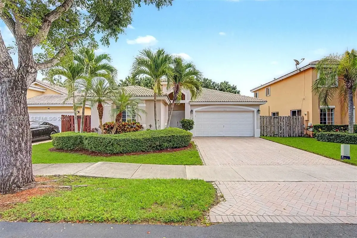 14033 SW 155 Ct, Miami: photo 1 of 30