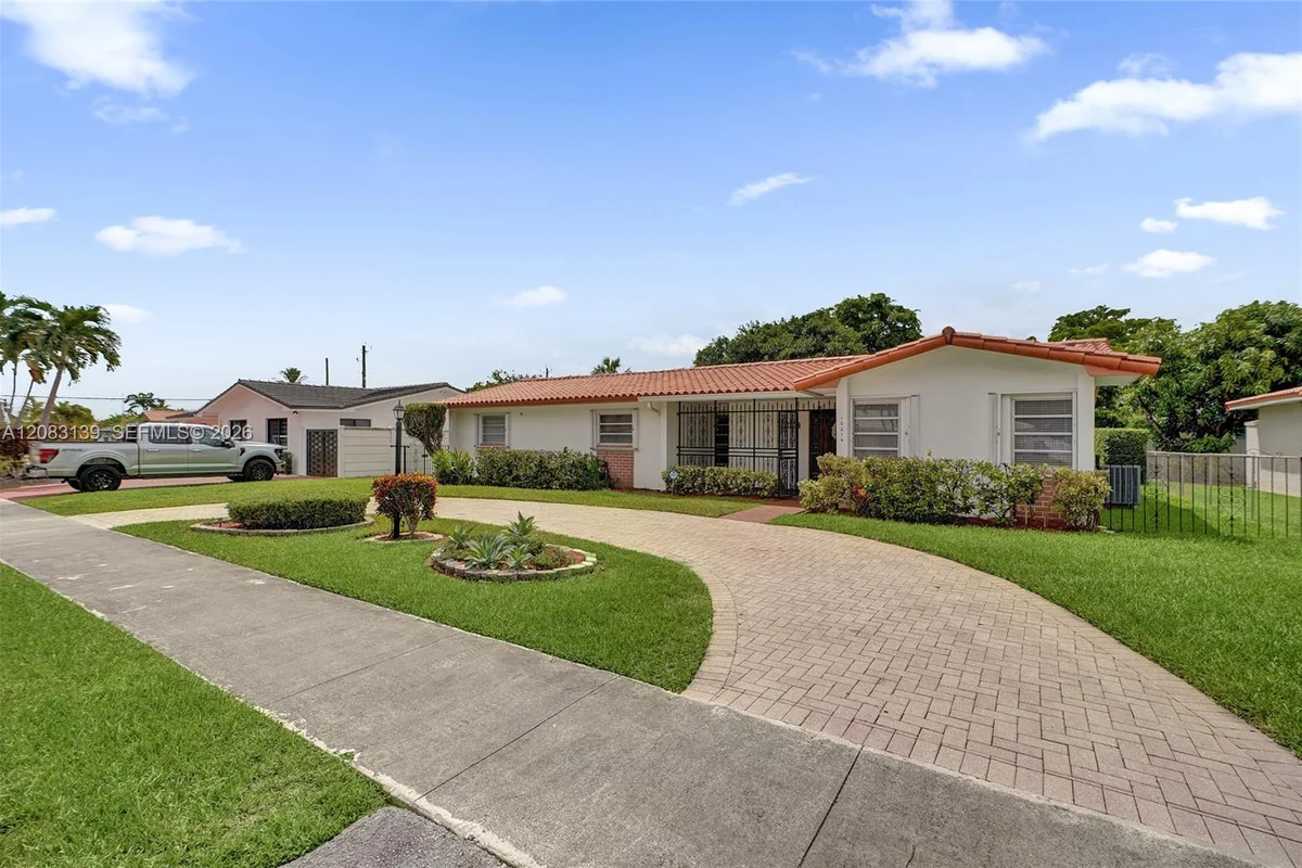 10214 SW 26th Ter, Miami: photo 1 of 41