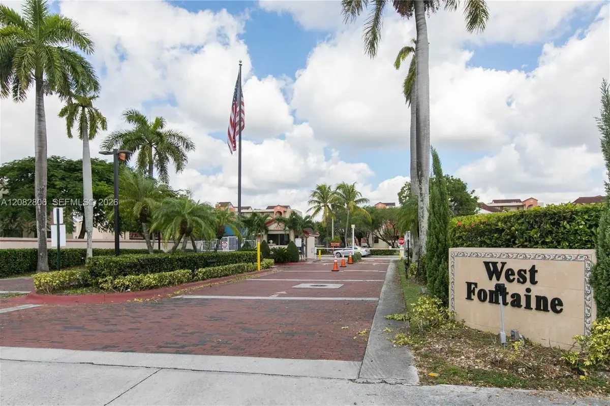 10241 NW 9 Street Cir #109-5, Miami: photo 1 of 12