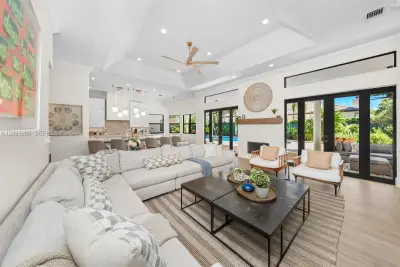 7250 SW 99th St, Pinecrest: photo 1 of 51