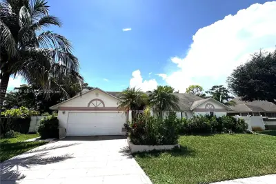110 Hemingway Ct, Royal Palm Beach: photo 1 of 7