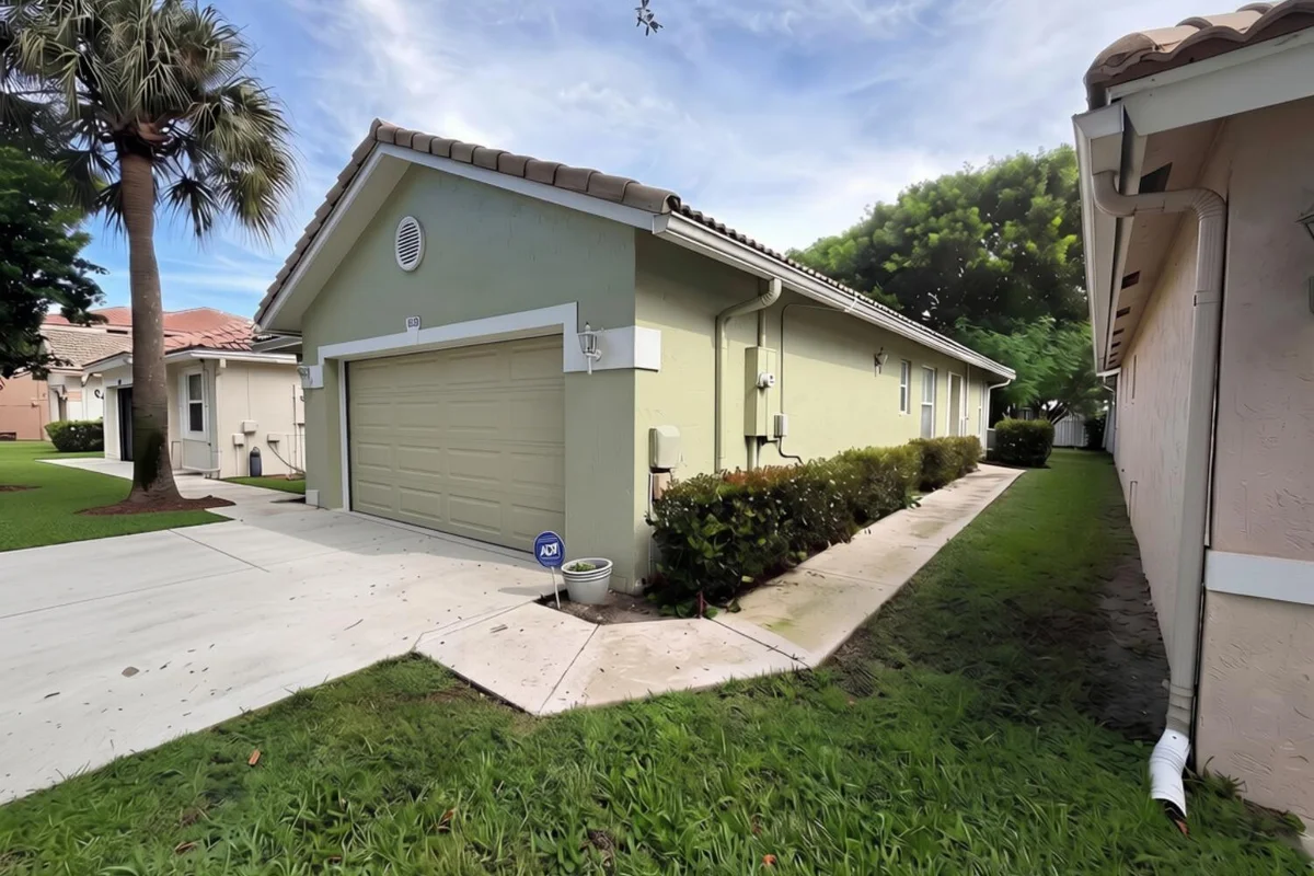 3703 NW 63rd Ct, Coconut Creek: photo 1 of 12