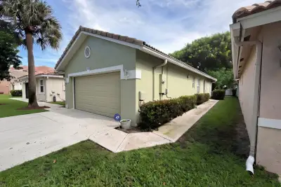 3703 NW 63rd Ct, Coconut Creek: photo 1 of 12