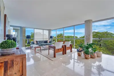 2025 Brickell Ave #706, Miami: photo 1 of 24