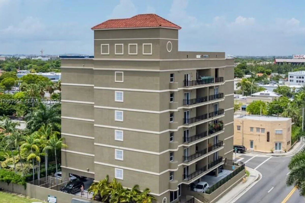 120 SW 37th Ave #501, Miami: photo 1 of 6