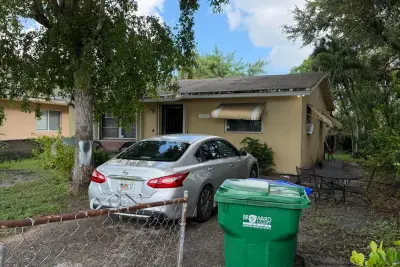 2605 NW 14th St, Fort Lauderdale: photo 1 of 16