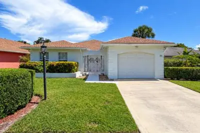 182 Del Rio Blvd, Boca Raton: photo 1 of 14