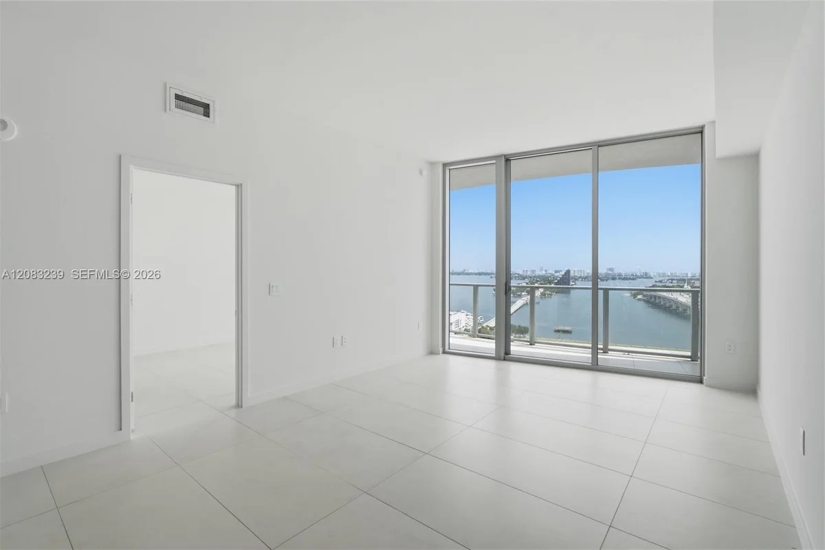 1400 Biscayne Blvd #2104, Miami: photo 1 of 32