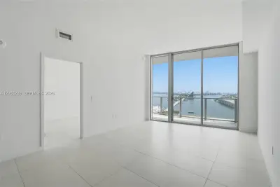 1400 Biscayne Blvd #2104, Miami: photo 1 of 32