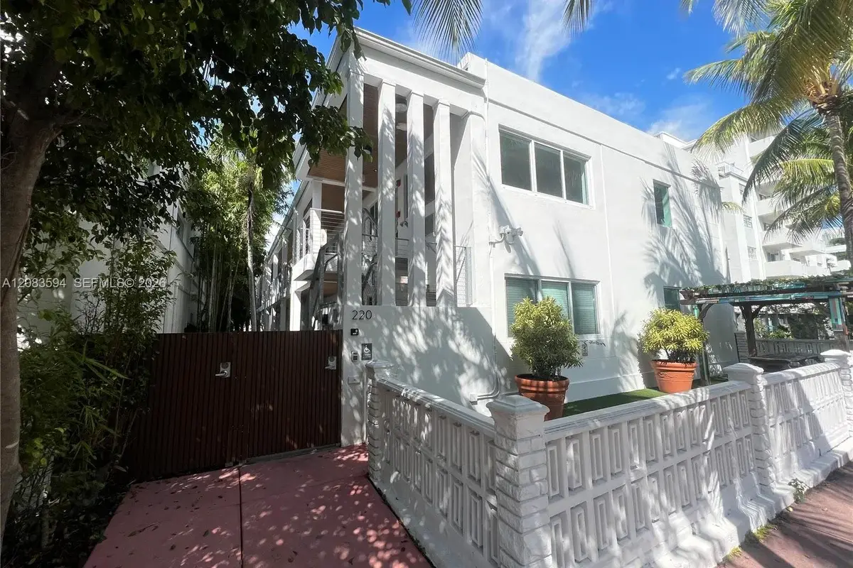 220 Collins Ave #8B, Miami Beach: photo 1 of 10