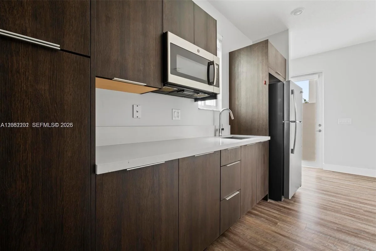 6658 NW 102nd Path, Doral: photo 1 of 9