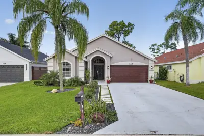 1504 Lake Breeze Dr, Wellington: photo 1 of 48