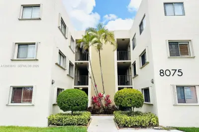 8075 SW 107th Ave #123, Miami: photo 1 of 13