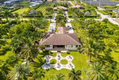 19381 SW 196th St, Miami: photo 1 of 63