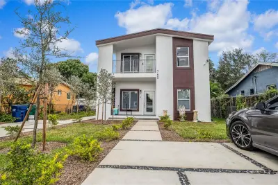 763 NW 80th St #B, Miami: photo 1 of 21