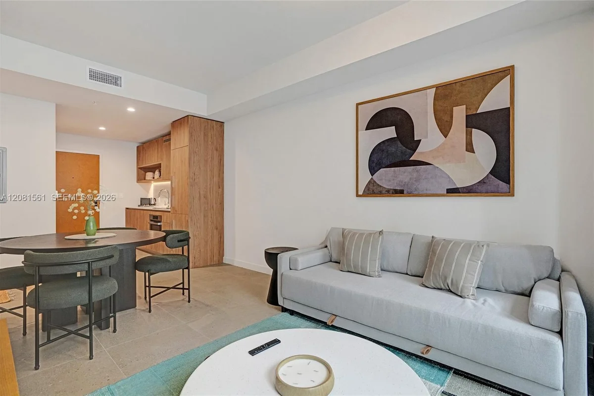 11 NE 6th St #610, Miami: photo 1 of 11