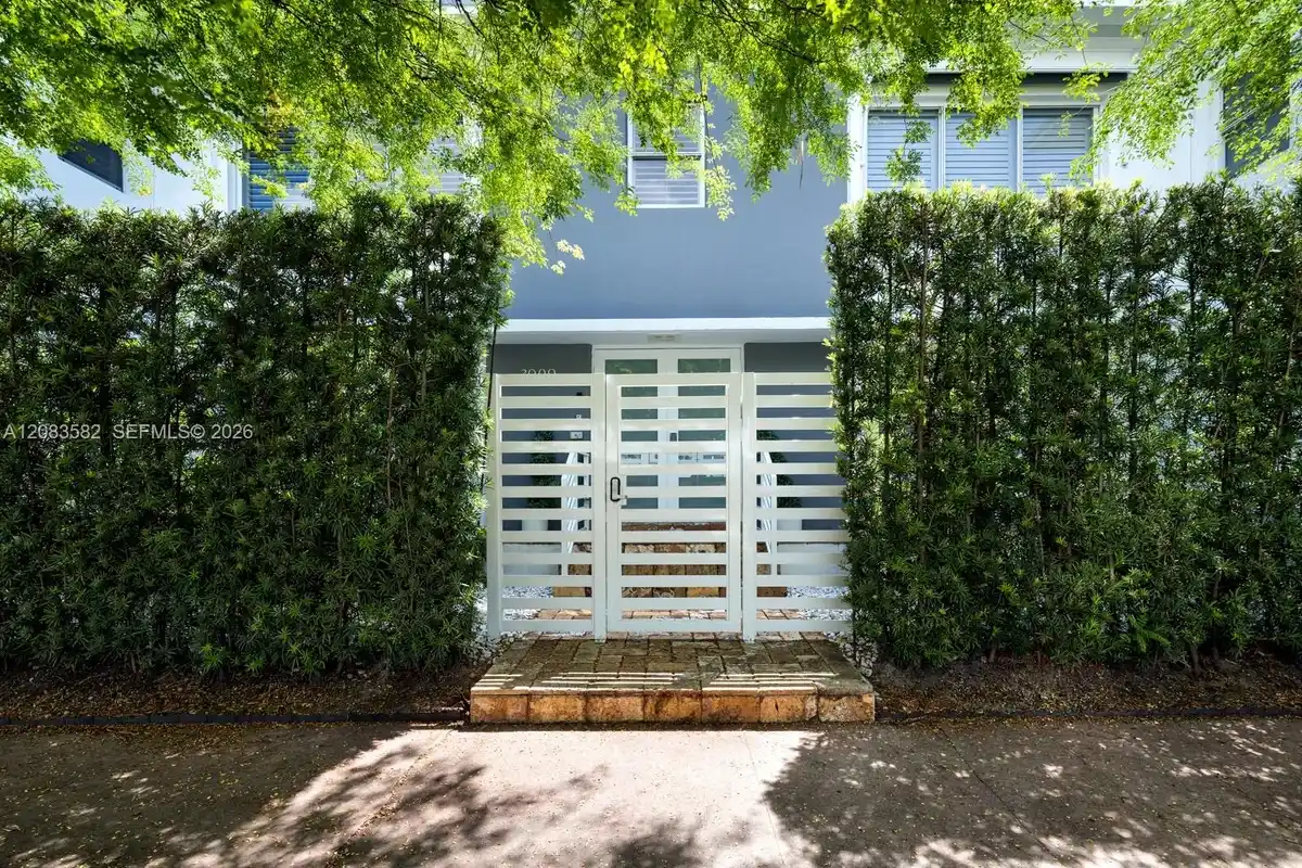 3909 Garden Ave #1, Miami Beach: photo 1 of 42