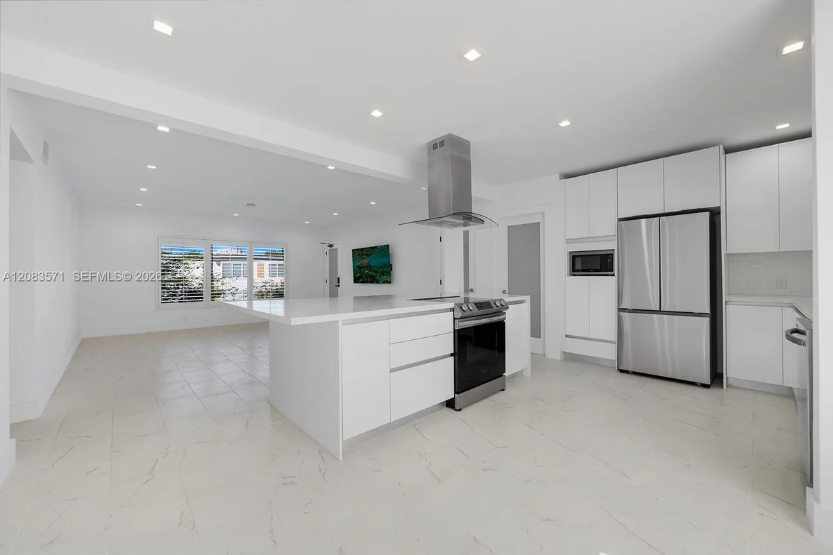 3909 Garden Ave #4, Miami Beach: photo 1 of 29