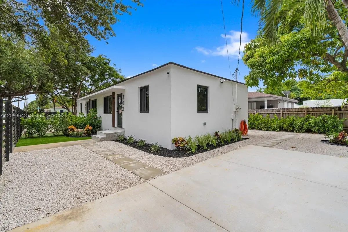 401 NW 81st St, Miami: photo 1 of 45