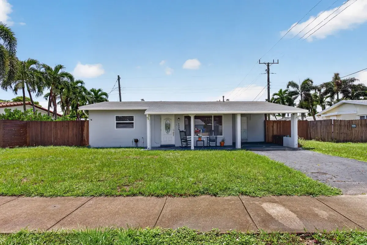 1520 NE 34th Ct, Pompano Beach: photo 1 of 28