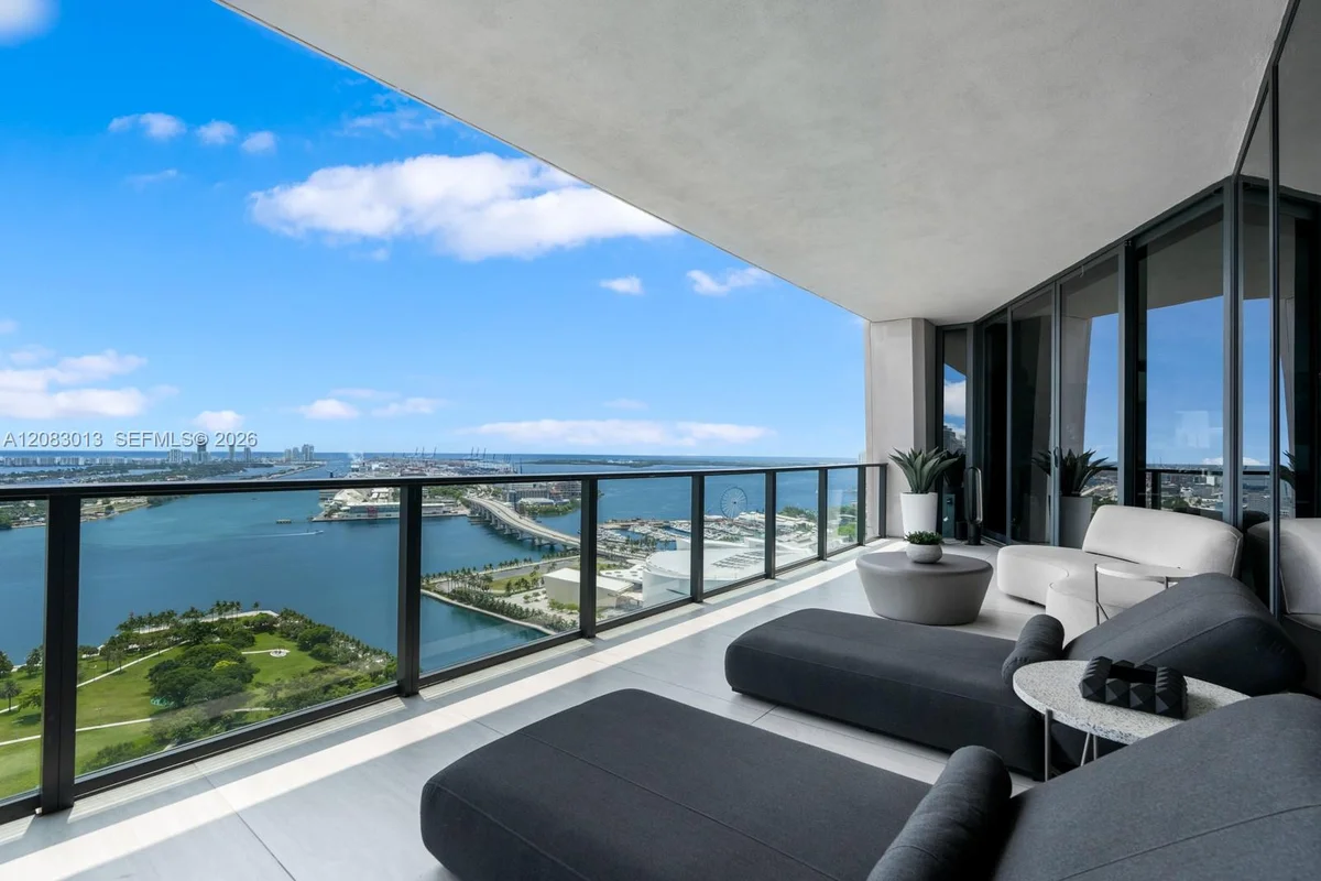 1000 Biscayne Blvd #3402, Miami: photo 1 of 38