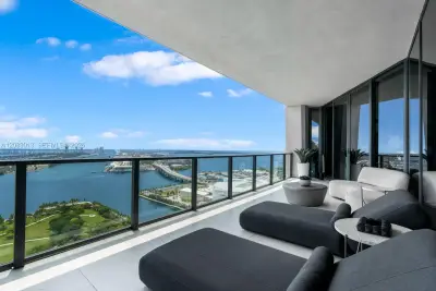 1000 Biscayne Blvd #3402, Miami: photo 1 of 38